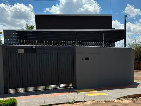 Casa-Térrea em Jardim Centenário