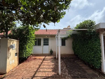 Casa-Térrea-Condomínio em Jardim Parati II
