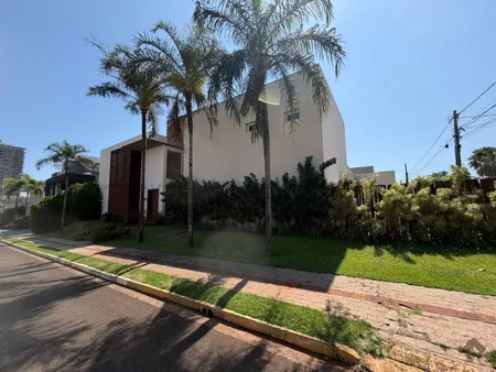 Sobrado-Condomínio em Chácara Cachoeira