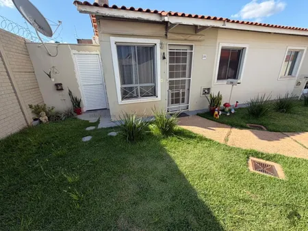 Casa-Térrea-Condomínio em Parque Rita Vieira