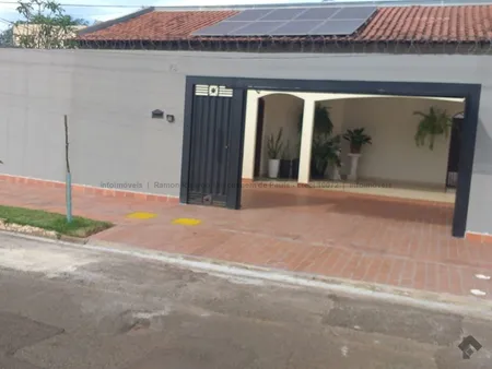 Casa-Térrea em Jardim Imá