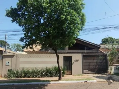 Casa-Térrea em Jardim São Lourenço