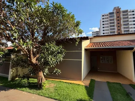 Casa-Térrea-Condomínio em Vila Planalto