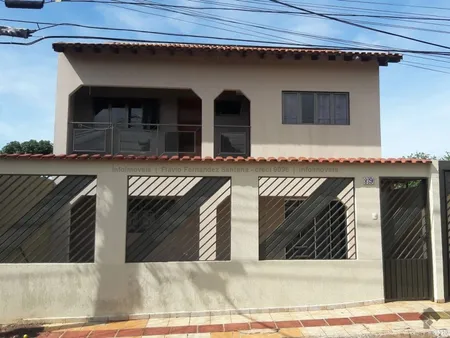 Sobrado em Guanandi