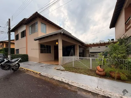 Sobrado-Condomínio em Santa Fé