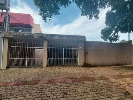 Casa-Térrea em Centro