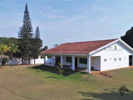 Casa Comercial em Jardim Veraneio