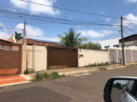 Casa-Térrea em Vila Taquarussú