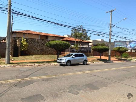 Casa-Térrea em Carandá Bosque I