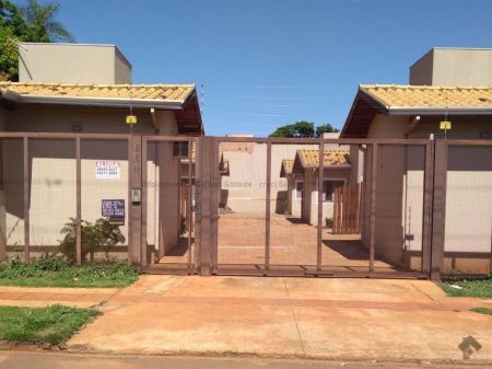Casa-Térrea-Condomínio em Portal Caiobá