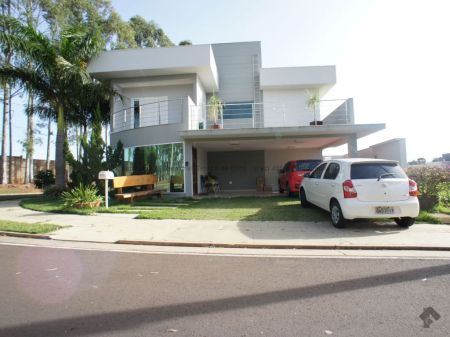 Sobrado-Condomínio em Pq. Residencial Damha III