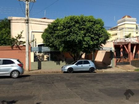 Casa-Térrea em Centro