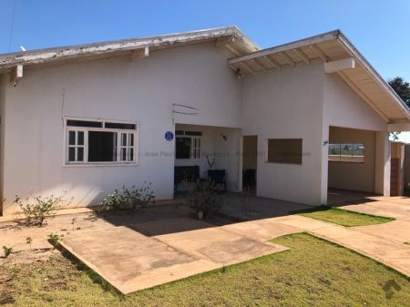 Casa-Térrea em Tarumã Hipica Park
