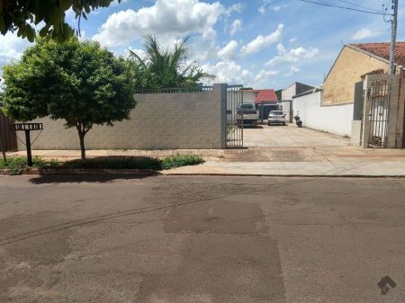 Casa Comercial em Vila Planalto