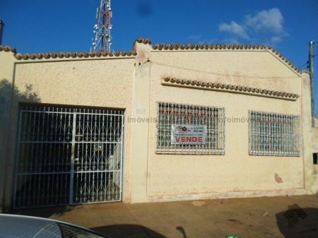 Casa-Térrea em Centro
