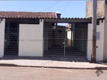 Casa-Térrea em Aero Rancho