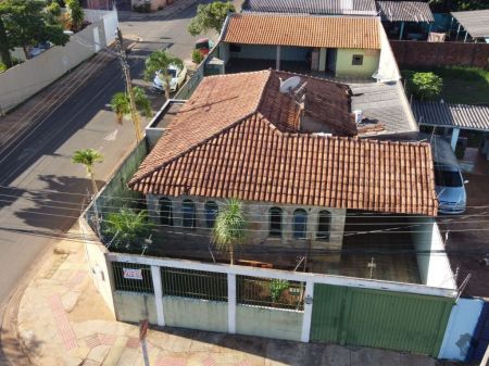 Casa-Térrea em Aero Rancho