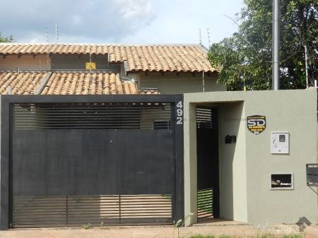 Casa-Térrea em Jardim Imá
