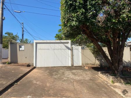 Casa-Térrea em Campo Alegre