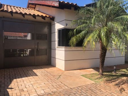 Casa-Térrea-Condomínio em Tijuca