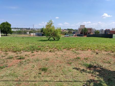 Terreno-Condomínio em Residencial Alphaville III