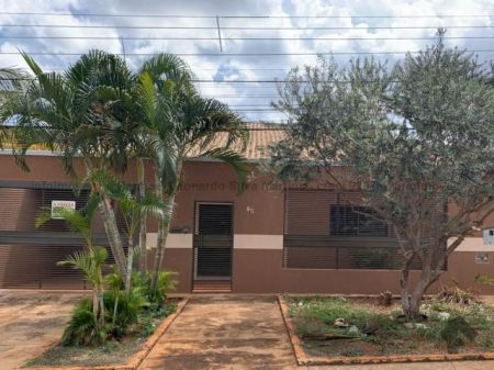 Casa-Térrea em Jardim Jacy