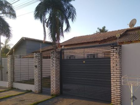 Casa-Térrea em Jardim dos Estados