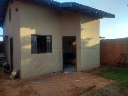 Casa-Térrea em Jardim Morenão