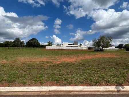 Terreno-Condomínio em Terras do Golfe