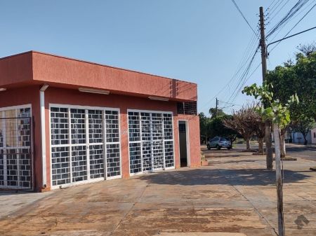 Casa Comercial em Jardim Jockey Club