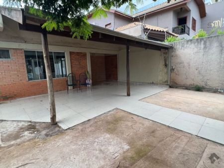 Casa-Térrea em Jardim dos Estados