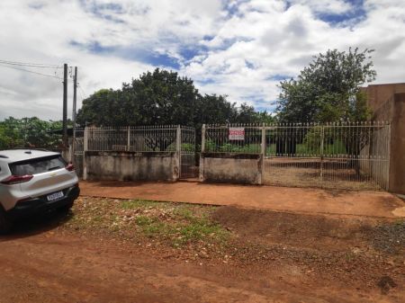 Casa-Térrea em Rouxinóis