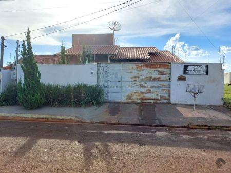 Casa-Térrea em Jardim das Paineiras