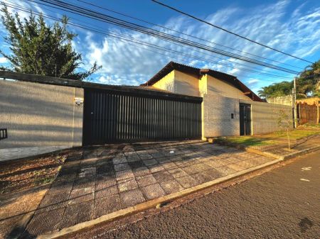 Casa-Térrea em Monte Castelo