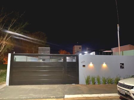 Casa-Térrea em Parque das Águas