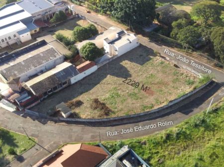Área em Chácara Cachoeira