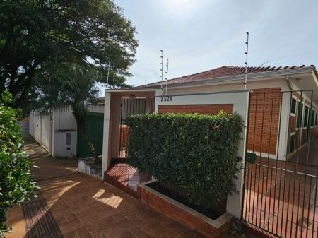 Casa-Térrea em Monte Castelo