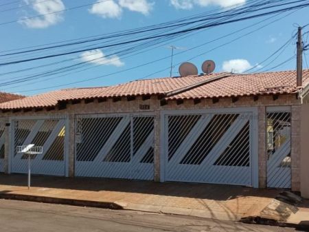 Casa-Térrea em Vila Sobrinho