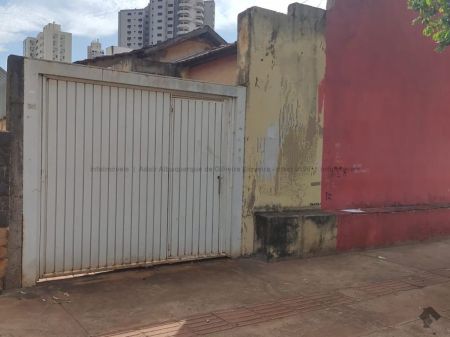 Casa-Térrea em Centro