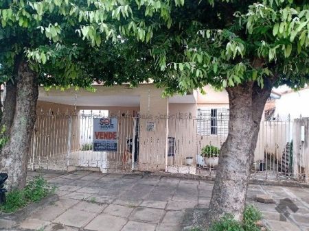 Casa-Térrea em Colinos