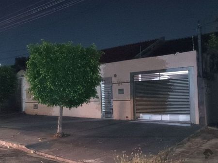 Casa-Térrea em Taquarussú