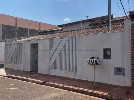 Casa-Térrea em Aero Rancho