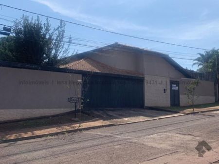 Casa-Térrea em Monte Castelo