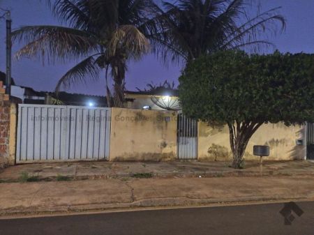 Casa-Térrea em Jardim Aeroporto