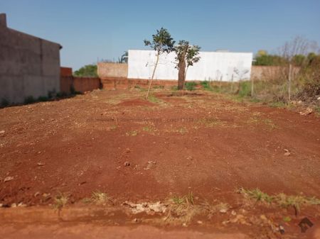 Terreno em Jardim das Cerejeiras