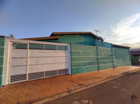 Casa-Térrea em Aero Rancho