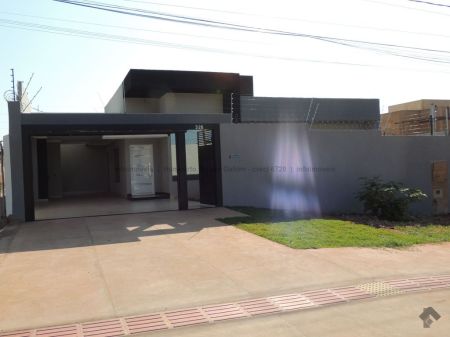 Casa-Térrea em Taquarussú