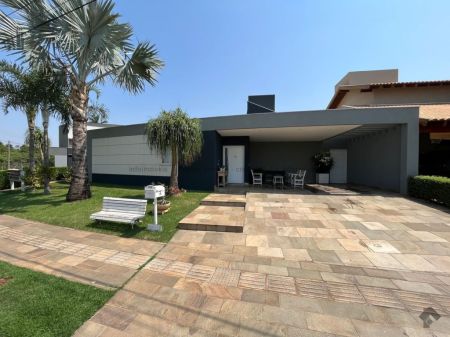 Casa-Térrea-Condomínio em Pq. Residencial Damha II