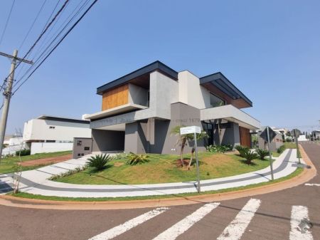 Sobrado-Condomínio em Pq. Residencial Damha IV