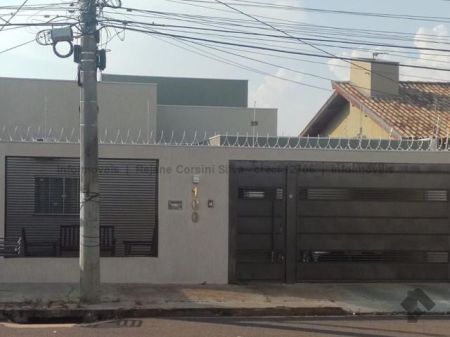 Casa-Térrea em Jardim Panamá